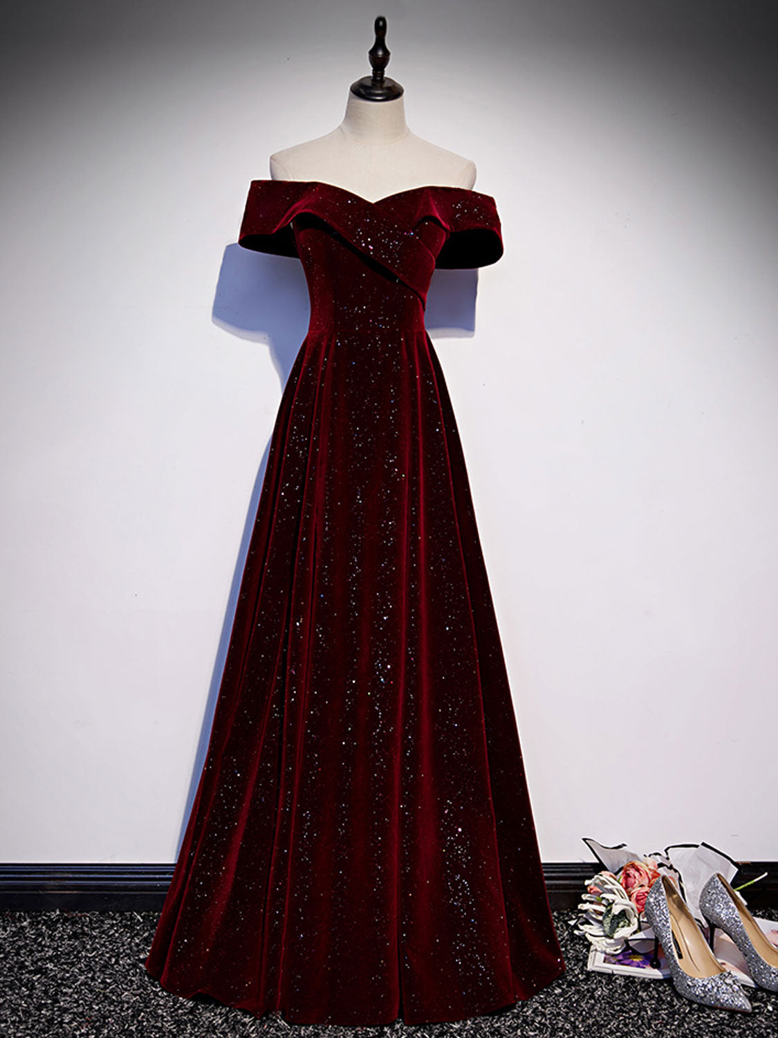 A-Line Off Shoulder V Neck Velvet Burgundy Long Prom Dress, Burgundy L – dresstby