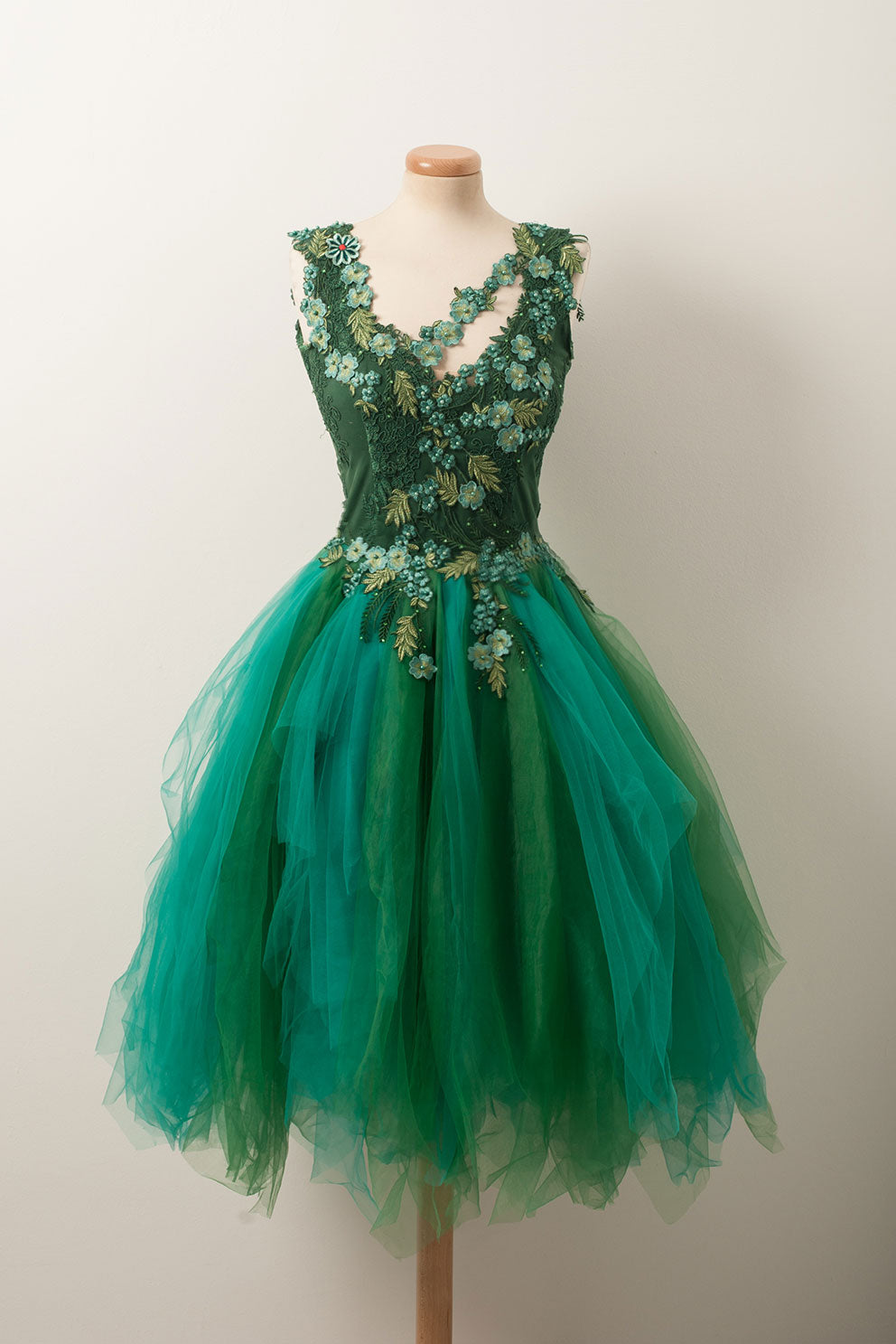 Unique v neck green tulle lace short prom dress, green homecoming dres dresstby Unique v neck green tulle lace short prom dress, green homecoming dres dresstby