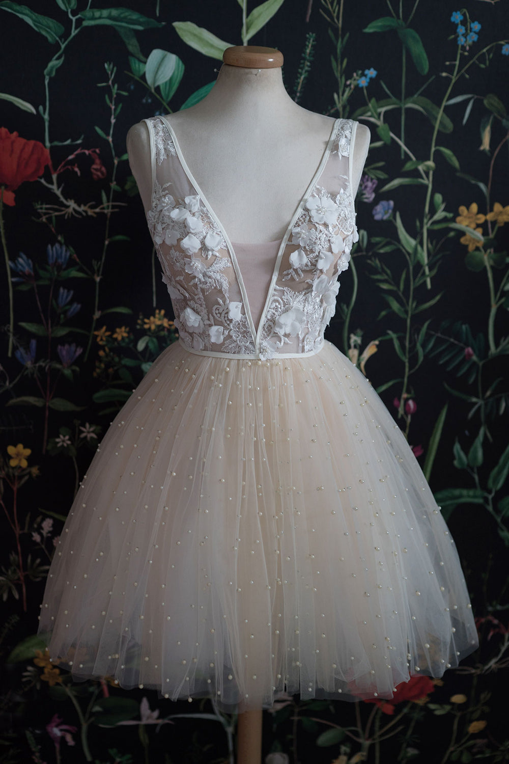 Champagne v neck tulle beads short prom dress tulle homecoming dress